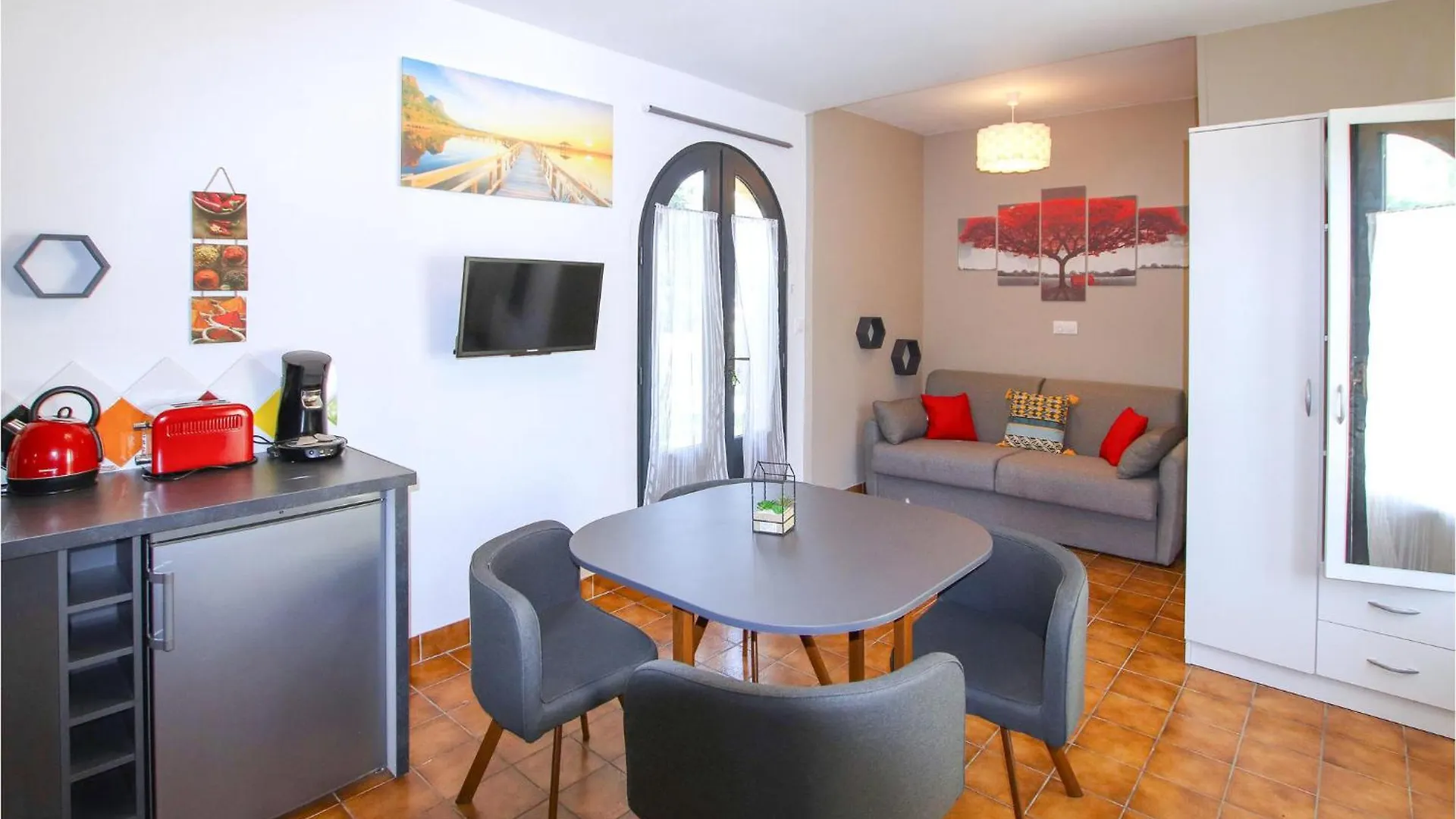 Awesome Home In Aubenas With Kitchen 度假居